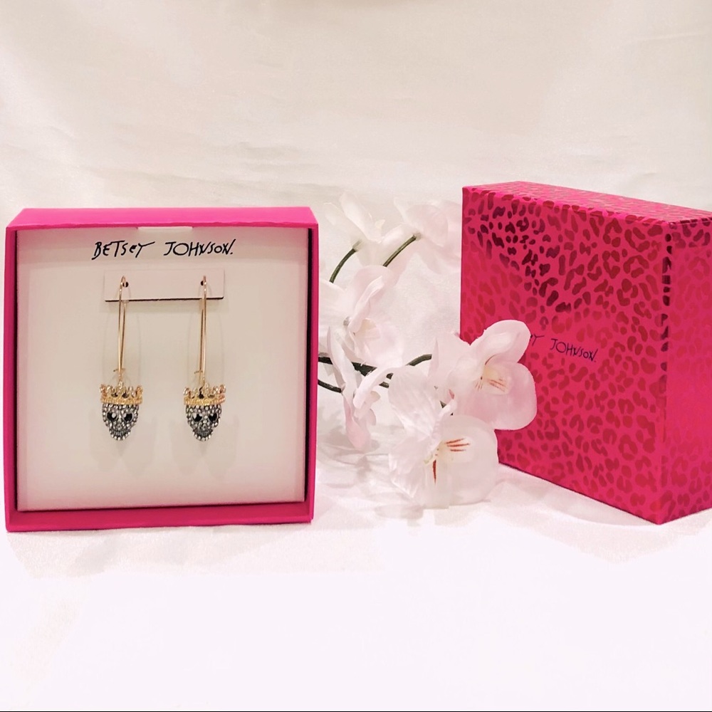 🌺Betsey Johnson Pave Skull Queen Dangle Earrings